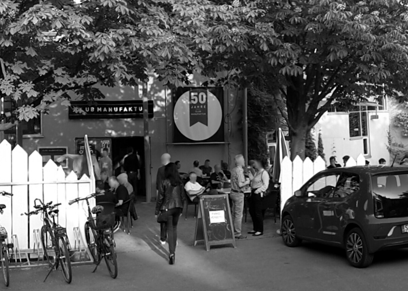 Club Manufaktur in Schorndorf photographed from the street with visitors outside